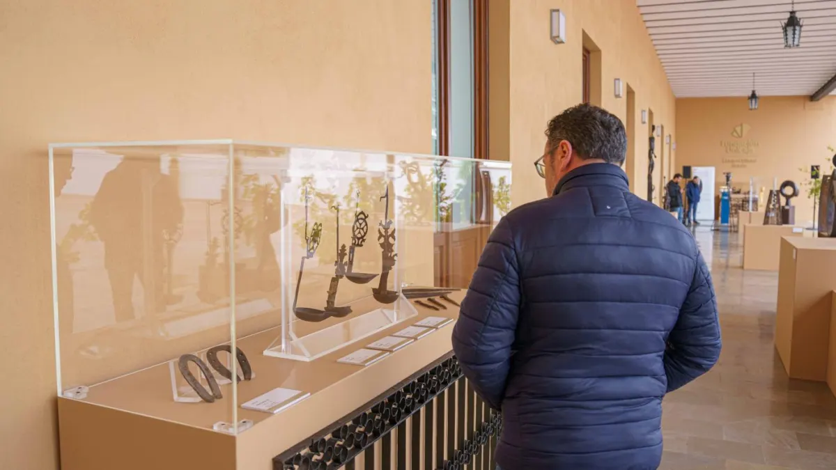«Forjado y fundido», una expo de lujo: Más de 40 joyas artísticas y artesanales en metal de los siglos XVIII al XXI en el Centro Cultural Fundación…