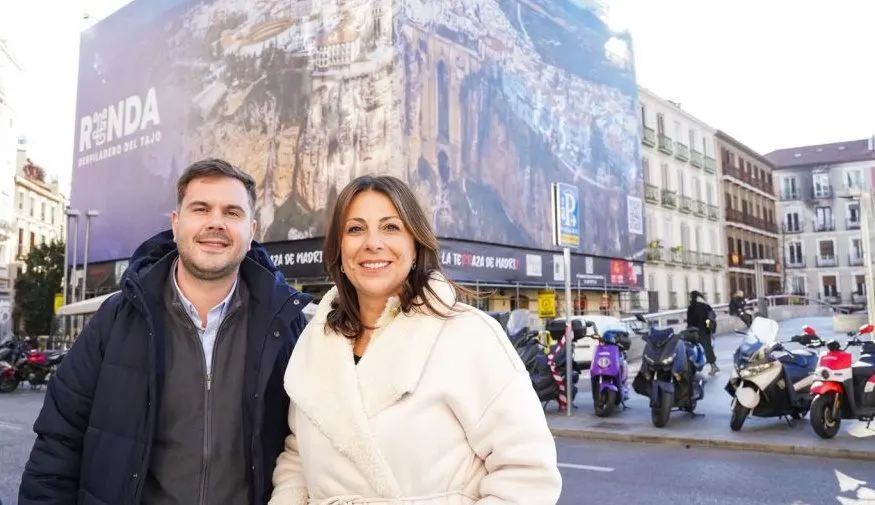 Una de las plazas más concurridas de Madrid luce el Camino del Desfiladero con motivo de FITUR