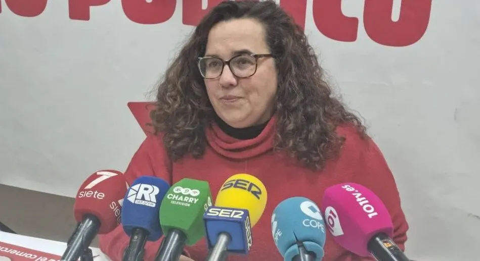 La portavoz de ‘Con Ronda’ critica las “malas formas” de la alcaldesa en los plenos… aunque “ya se ha acostumbrado”