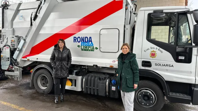 El Ayuntamiento avanza en la modernización de la empresa municipal de limpieza con la compra de un nuevo camión de carga trasera