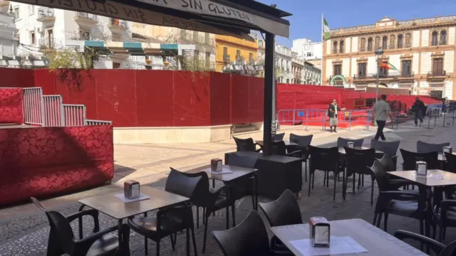 Polémica en redes por la valla de la tribuna de Semana Santa en Ronda