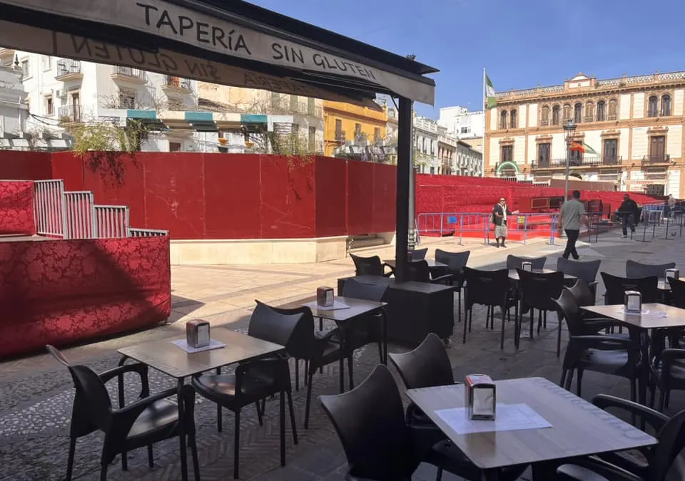 Polémica en redes por la valla de la tribuna de Semana Santa en Ronda