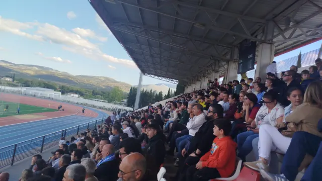 Nadie del equipo de gobierno ayer en el partido del CD Ronda en los play-offs de ascenso de categoría