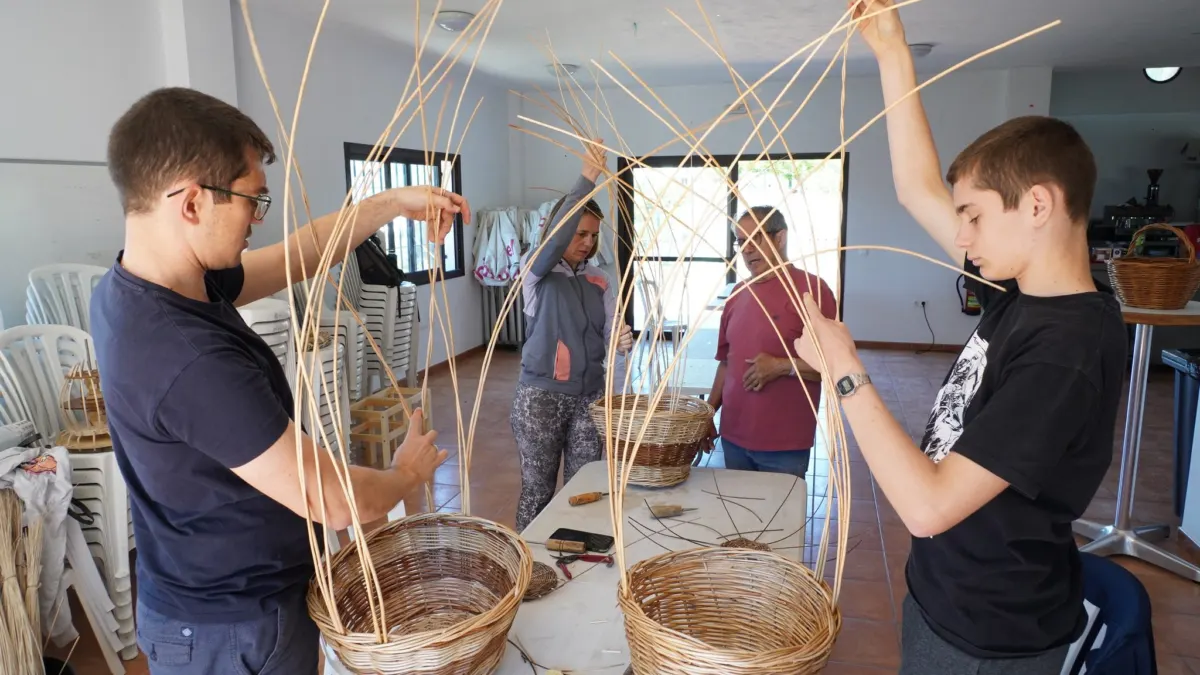 Taller de artesanía con mimbre en Genalguacil