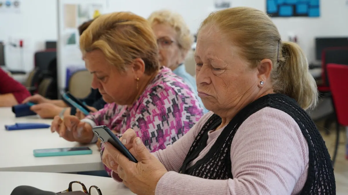 Jubrique desarrolla un curso de conexión digital para personas mayores de 60 años