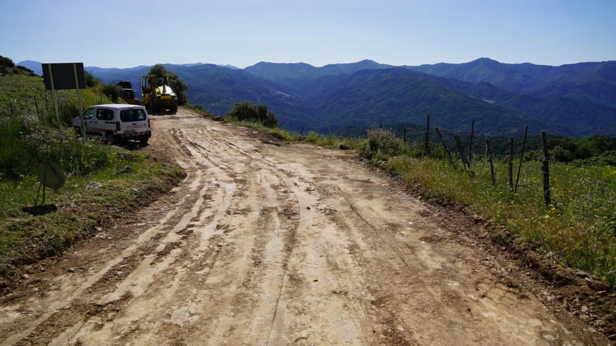 Algatocín realiza mejoras en el camino viejo de ronda a Gaucín
