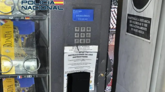 Dos detenidos por el robo en máquinas expendedoras del aparcamiento de la avenida Martínez Astein en Ronda
