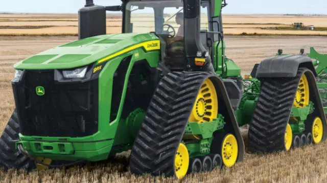 Muere un hombre de 72 años al volcar su tractor en un camino rural de Ronda