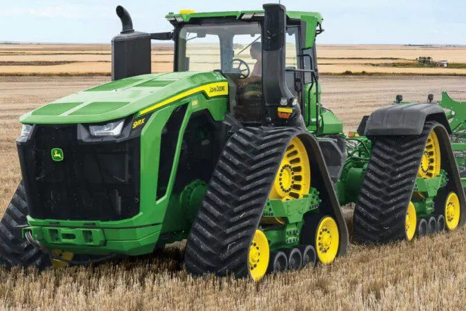 Muere un hombre de 72 años al volcar su tractor en un camino rural de Ronda