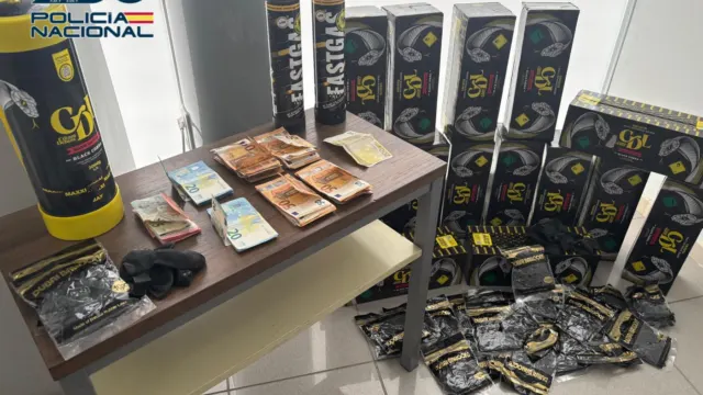 Detenidos en Ronda tres jóvenes que planeaban vender «gas de la risa» a 30 euros el globo en fiestas