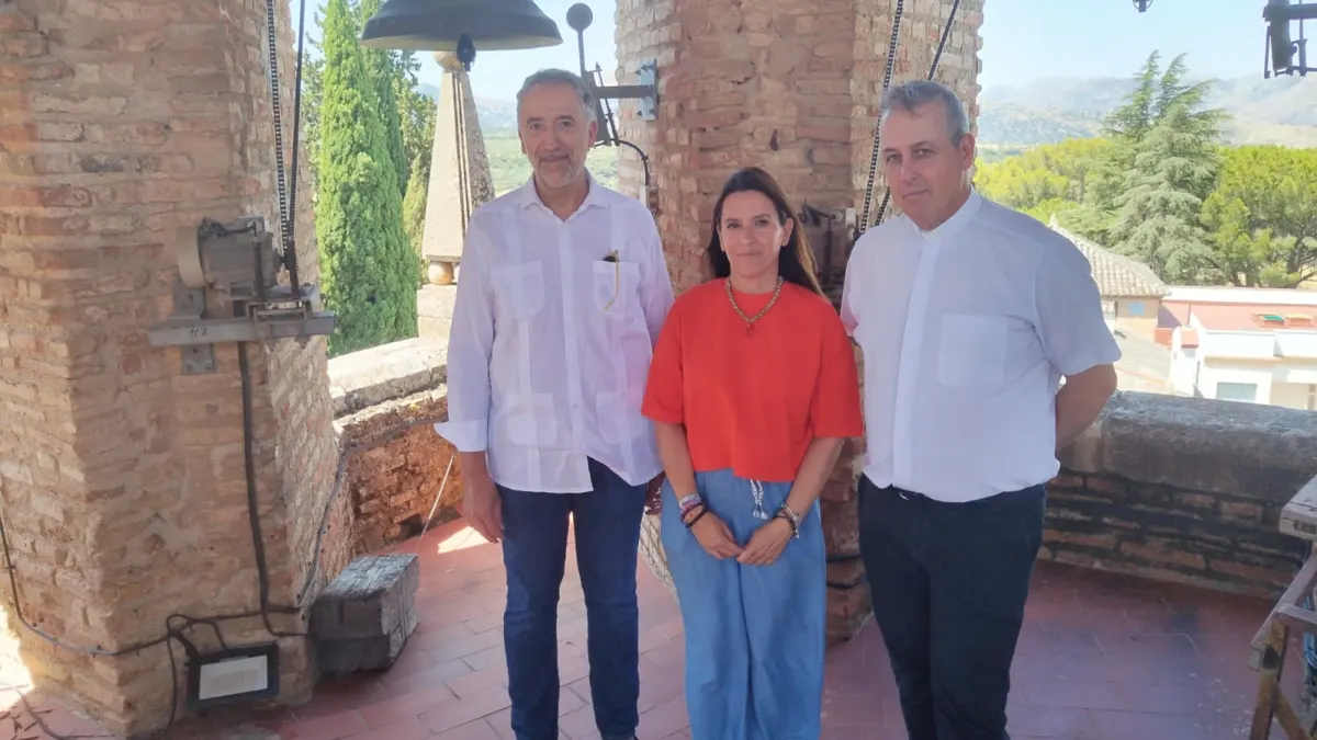 La ‘Noche en Blanco’ permitirá visitar el campanario de Santa María a cambio de una botella de aceite que se destinará a ‘El Buen Samaritano’