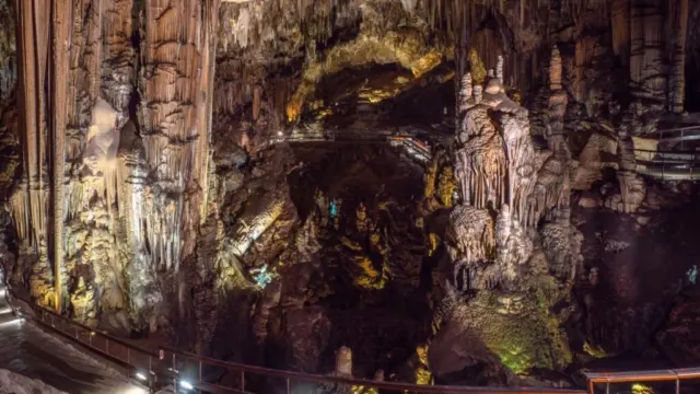 Cinco secretos fascinantes de la Cueva de Nerja que no puedes perderte