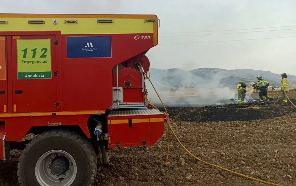 Ronda: La rápida actuación de los bomberos controla un incendio en La Torrecilla