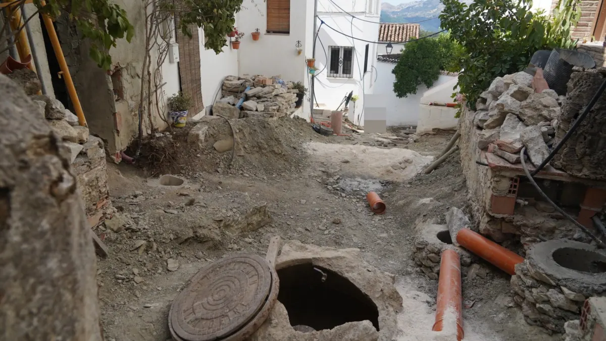 Alpandeire acomete trabajos de remodelación de calle Pilar
