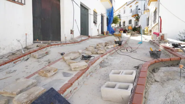 Faraján ejecuta obras de renovación de la calle La Fuente