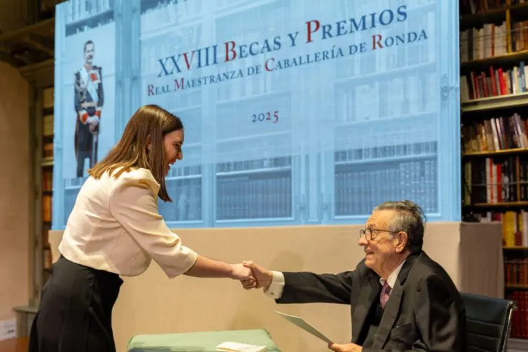 La Real Maestranza de Caballería celebra la XXVIII Ceremonia de Becas y Premios reafirmando su compromiso con la educación y la excelencia académica