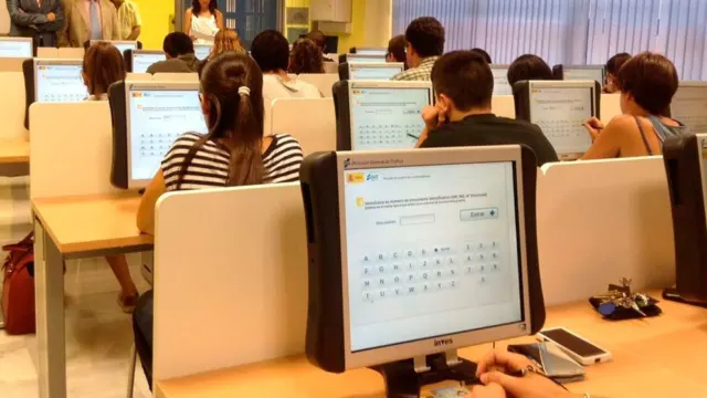 La negativa del Ayuntamiento a firmar un sencillo convenio con las autoescuelas deja a los rondeños obligados a desplazarse a Málaga para examinarse