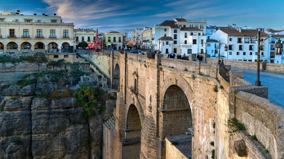 Ronda en Navidad: una escapada mágica entre luces, historia y aroma a castañas