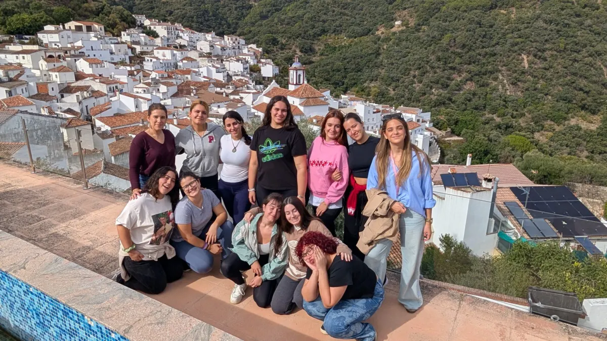 Benarrabá se convierte en vivero de talento femenino rural con el programa ‘Beautiful Bees’