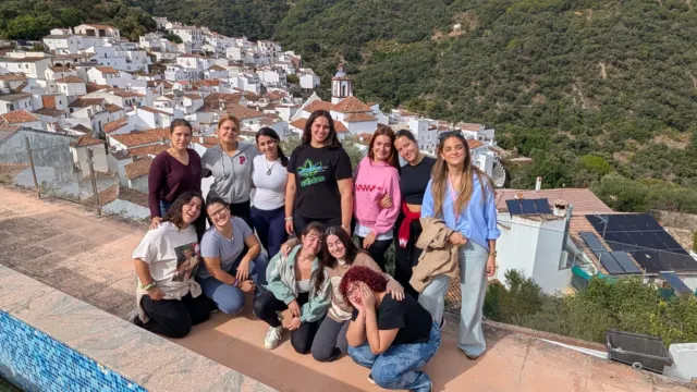 Benarrabá se convierte en vivero de talento femenino rural con el programa ‘Beautiful Bees’