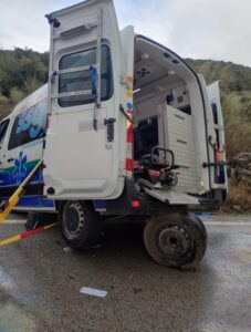 Once heridos en un choque frontal entre una ambulancia colectiva y un turismo en Cañete la Real
