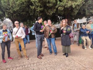 Fotogalería de la ofrenda floral de la Asociación de la Memoria Histórica de Ronda en homenaje a las víctimas del franquismo