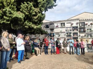 Fotogalería de la ofrenda floral de la Asociación de la Memoria Histórica de Ronda en homenaje a las víctimas del franquismo