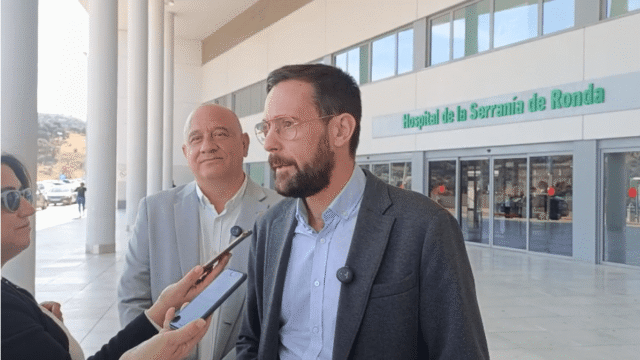 El PSOE reclama en Ronda más apoyo a la dependencia y un segundo TAC para el hospital comarcal