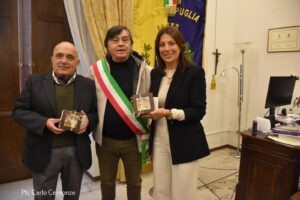 La Alcaldesa de Ronda viaja a Italia para avanzar en el hermanamiento con la ciudad de Gravina