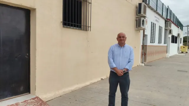 La Diputación de Granada sí colaborará con sus ayuntamientos para que los exámenes del carnet de conducir no se vayan a la capital, frente a la…