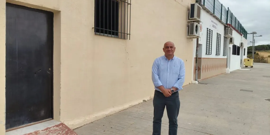 La Diputación de Granada sí colaborará con sus ayuntamientos para que los exámenes del carnet de conducir no se vayan a la capital, frente a la…