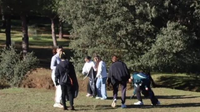 Estudiantes del IES Rodríguez Delgado organizan una nueva recogida de basura en el Parque Periurbano