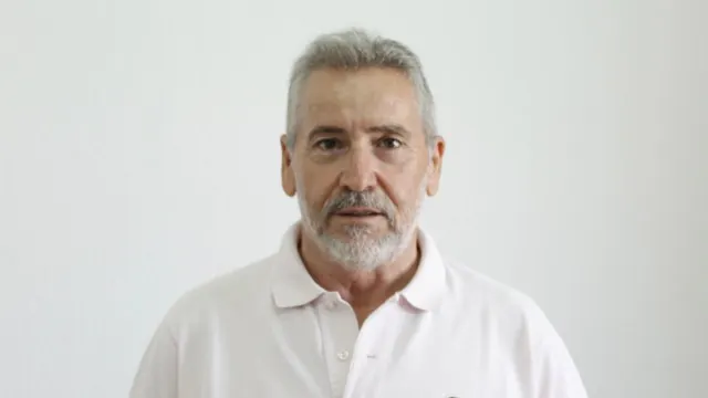 El PP rechaza cancelar el alquiler del coche oficial de lujo que utiliza a diario el alcalde de Montejaque