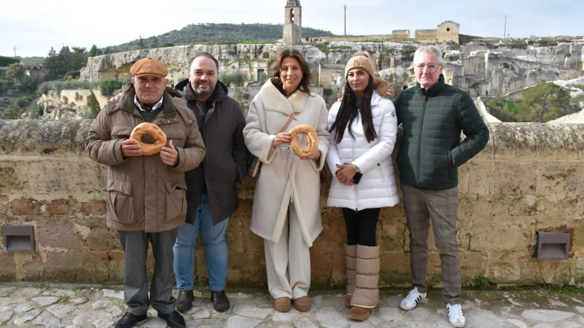 La Alcaldesa de Ronda viaja a Italia para avanzar en el hermanamiento con la ciudad de Gravina