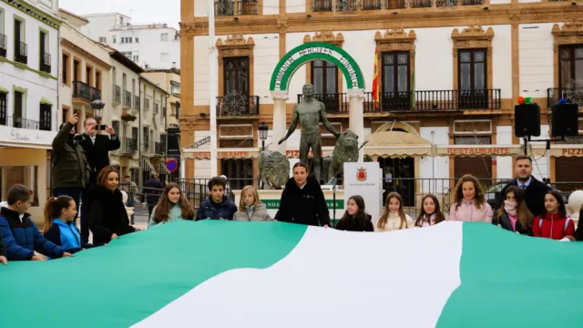 Ronda conmemora el Día de la Bandera andaluza poniendo en valor el papel de la ciudad en la historia de esta insignia