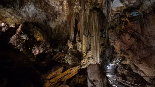Una gran Navidad se esconde bajo tierra: una experiencia única en la Cueva de Nerja