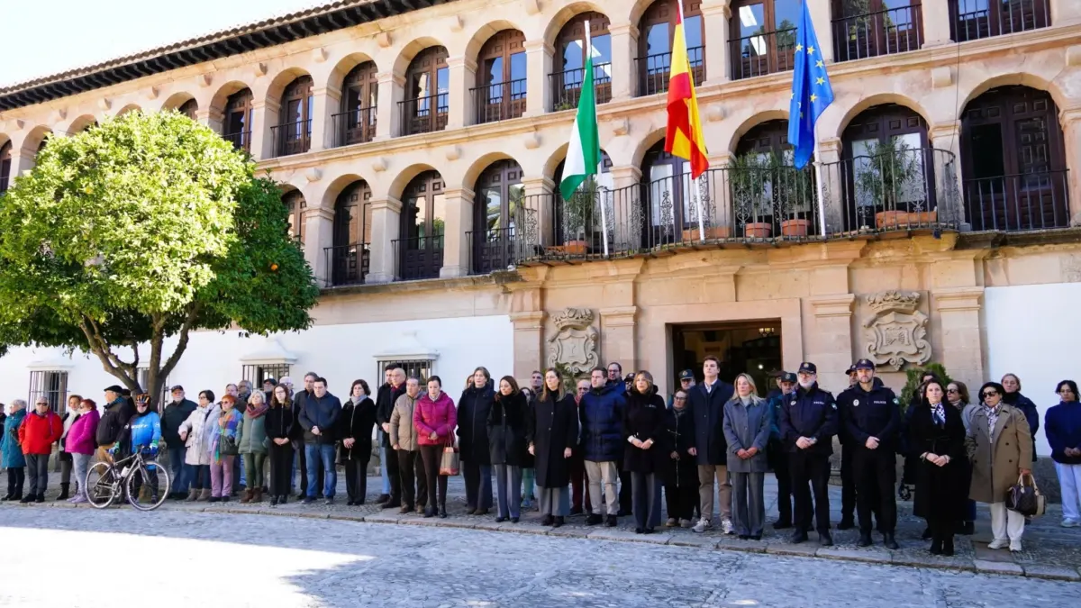 Minuto de silencio en Ronda por las víctimas del accidente ferroviario de Adamuz