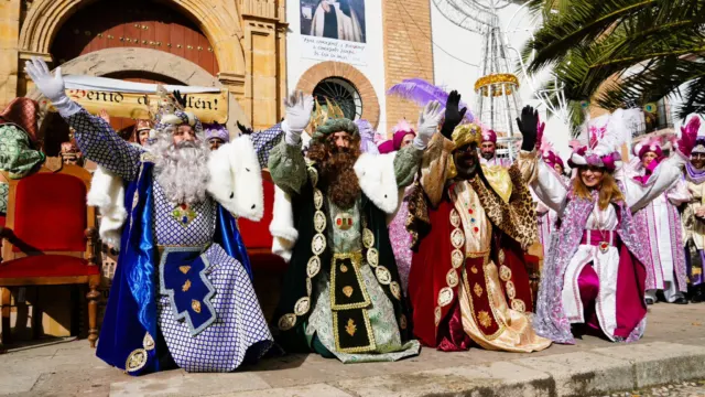 Sonrisas, regalos y emoción: los Reyes Magos en Ronda