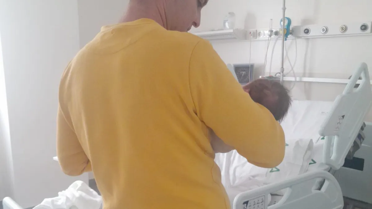 El primer bebé nacido en 2026 en el Área Sanitaria Serranía