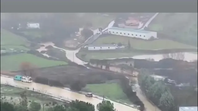 El desbordamiento del río provocó inundaciones en Ronda y obligó a evitar la zona de Los Tejares