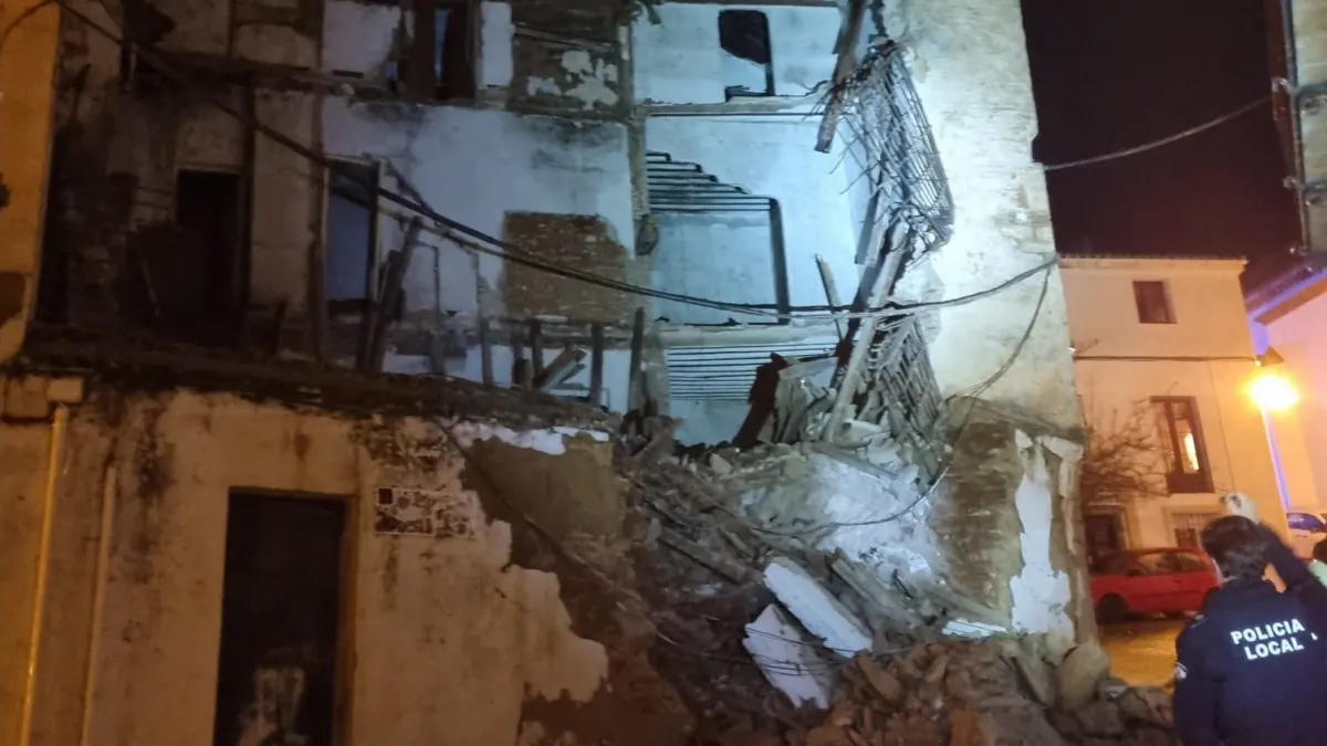 El derrumbe en el casco histórico de Ronda obliga al desalojo de seis vecinos