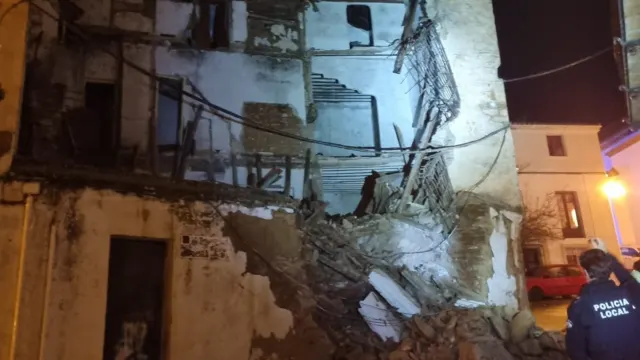 El derrumbe en el casco histórico de Ronda obliga al desalojo de seis vecinos