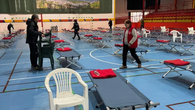 Ronda acoge a los vecinos de Grazalema tras el desalojo total del municipio