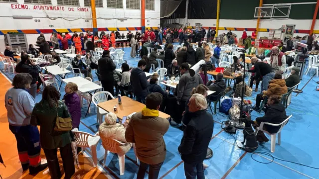 El Ayuntamiento de Ronda, en coordinación con la Junta, Emergencias 112; dispone el pabellón de El Fuerte y el Centro de Mayores, como puntos de…