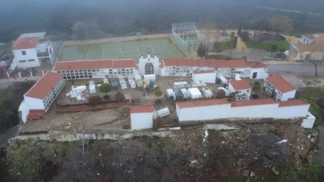 Las lluvias provocan socavones y graves daños en calles y edificios de Cartajima