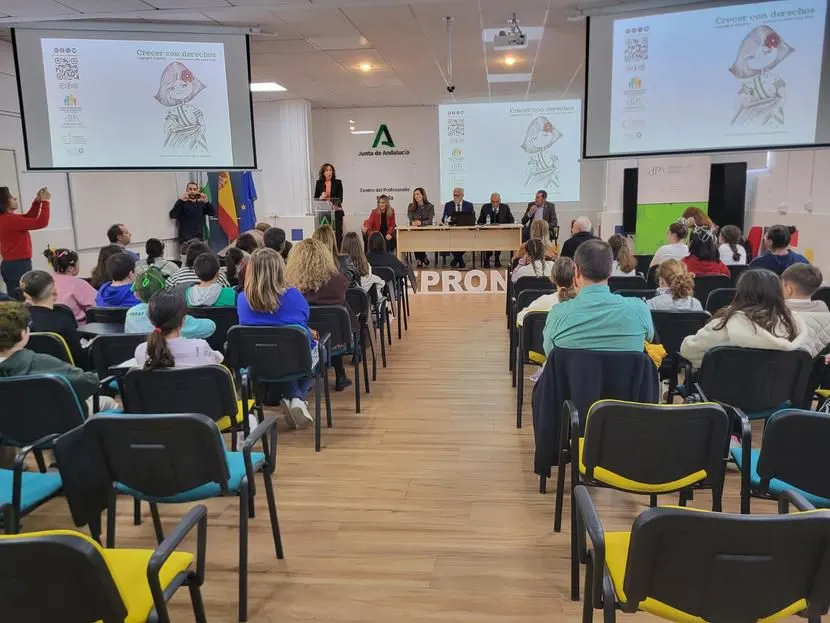 Presentan en Ronda «Crecer con derechos», el libro ilustrado que explica la Ley de Infancia y Adolescencia a los más pequeños