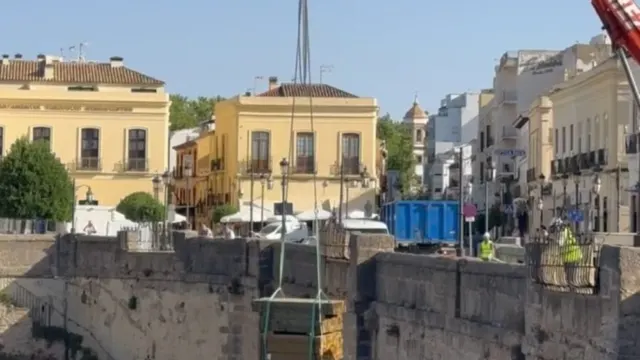 Plantón de los alcaldes de la comarca a Maripaz Fernández por dar la espalda a la comarca