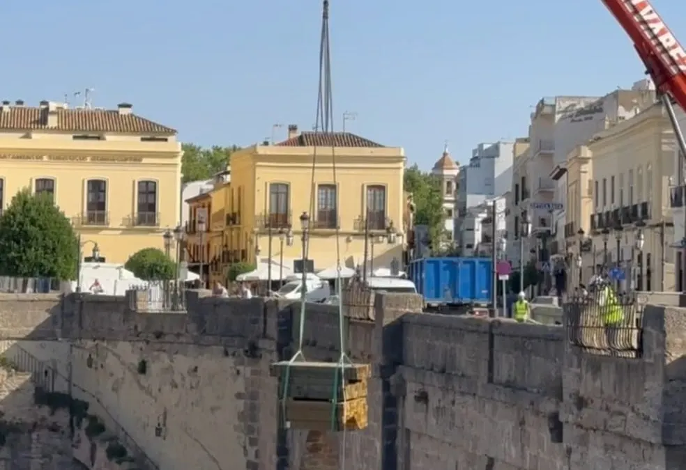 Plantón de los alcaldes de la comarca a Maripaz Fernández por dar la espalda a la comarca