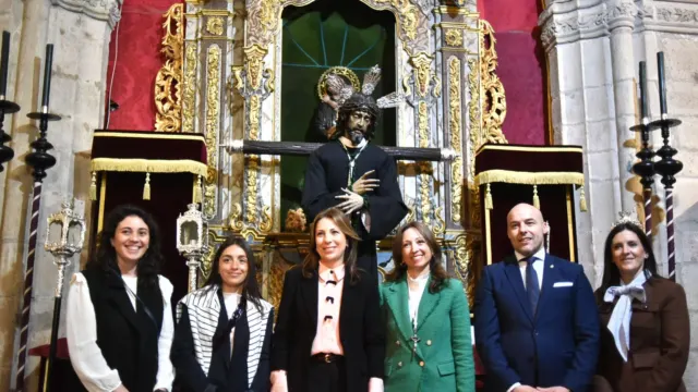 La delegada de la Junta visita las cofradías de Ronda
