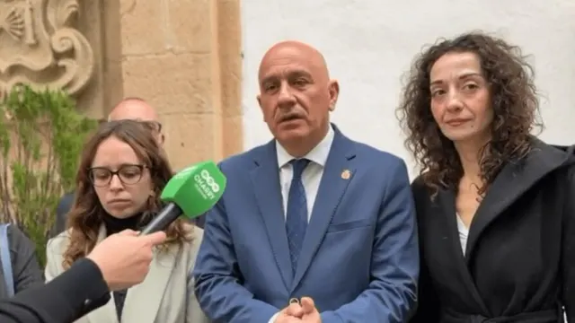 Cañestro denuncia la «parálisis» de Ronda tras un pleno municipal de apenas 24 minutos